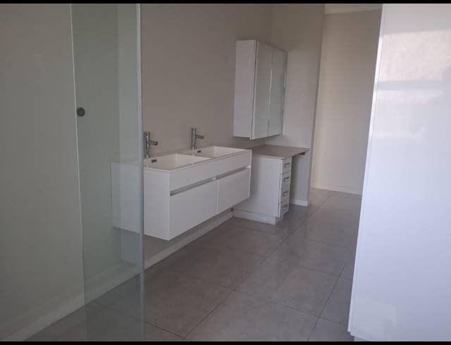 4 BEDROOM HOUSE FOR SALE IN PALM LAKES ESTATE